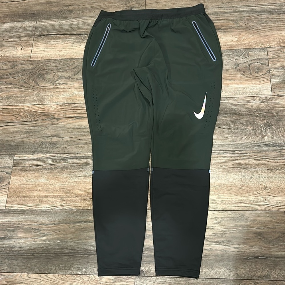Nike Large poly/spandex
Green running pants
No smoke home